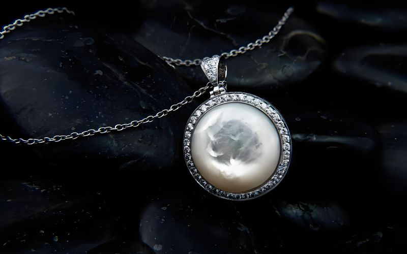 Collier en chaîne noir 2