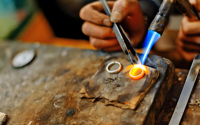 Fabricant de bijoux1
