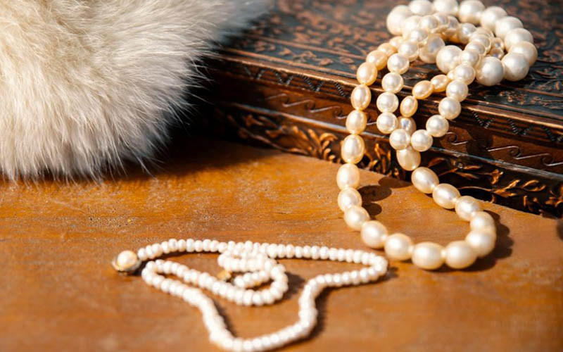 Wearing Your Pearl Necklace3